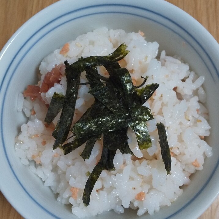 海苔と梅干し鮭混ぜご飯